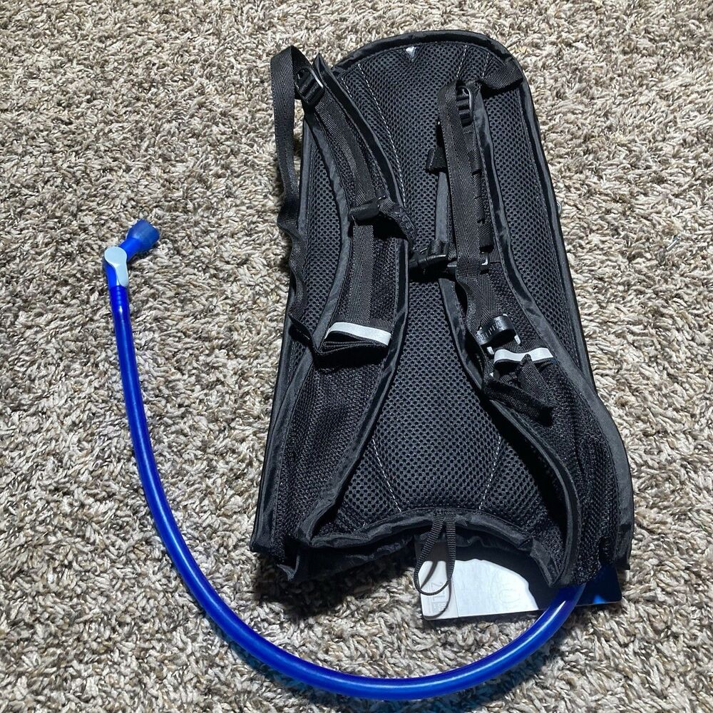 New CamelBak Rogue Hydration Pack Black 85oz. 2.5L Cycling Hiking Kayaking - Picture 6 of 7